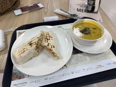 -盖达尔·阿利耶夫国际机场