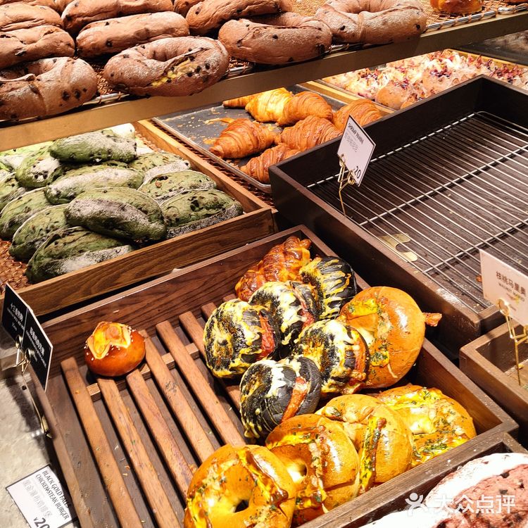新街口面包店竞争越来越激烈!法大吉真的好吃