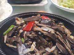 -土砂锅生态山庄·非遗砂锅雅鱼