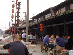 湖边的餐位-唔呶喔哩酒家(生产街店)