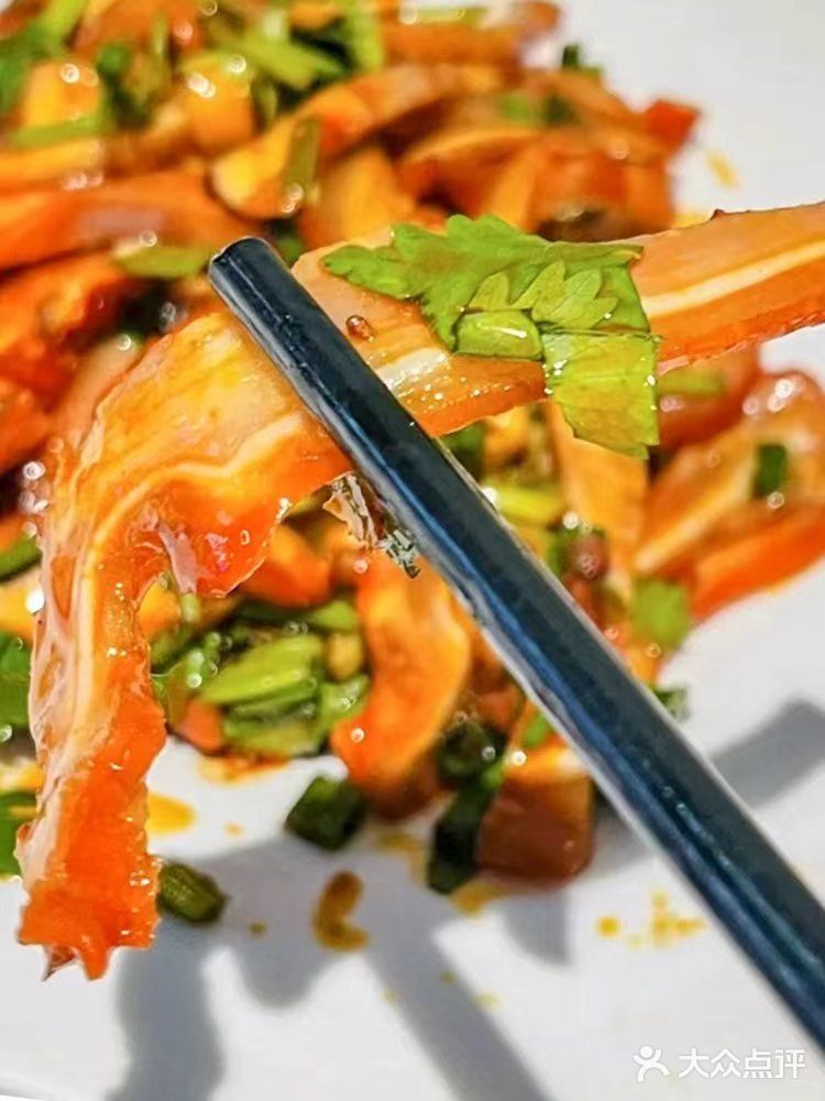 独享一锅麻辣干锅鸭头，外焦里嫩，辣到你双唇发麻！