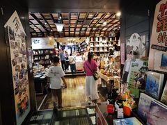 -钟书阁(松江泰晤士小镇店)