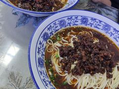 -渝之汇牛肉豌杂面