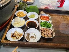 -围炉肉舍•炭烤活鳗•丹东海鲜烤肉(步行街店)