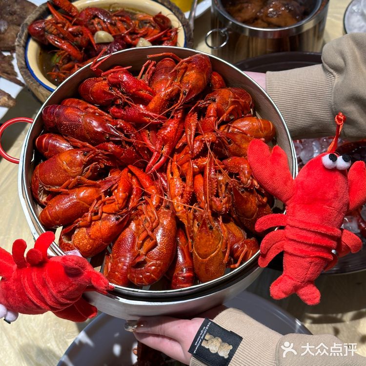 鄞州区惊驾路283号 怪怪龙虾（鼓楼店）