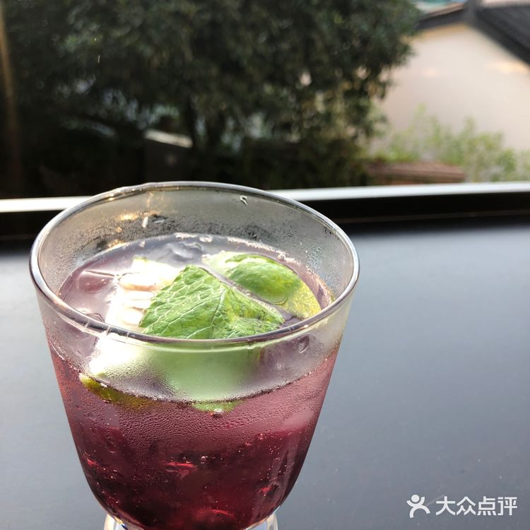 上山的环境还不错，路过南山路