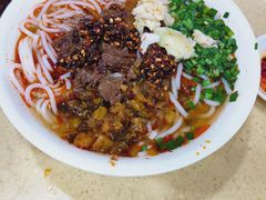 红烧牛肉米线-桥香园云南过桥米线(金马碧鸡店)