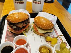 -The Habit Burger Grill 哈比特汉堡(爱琴海店)