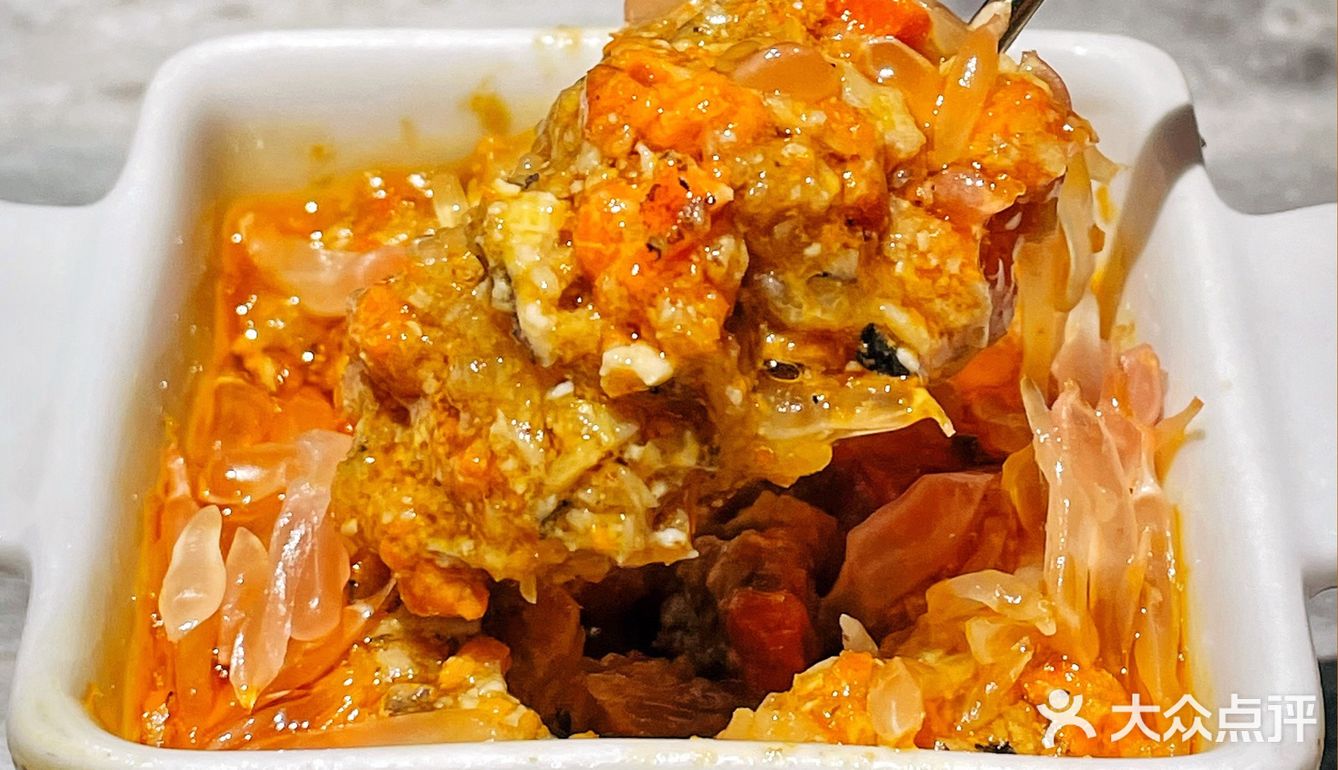 八只苏杭大闸蟹黄做成的秃黄油拌饭