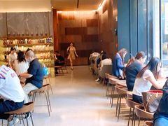 等位区-星巴克臻选(南京艾尚天地店)