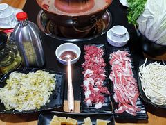 -果松木炭酸菜铜火锅·外婆参鸡汤