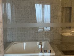 -上海虹桥西郊假日酒店