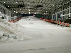 -乔波室内滑雪场