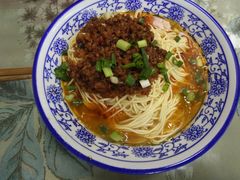 -渝之汇牛肉豌杂面