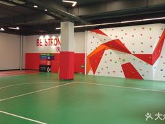 -悦动体能篮球羽毛球网球(三里河店)