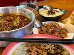 -爆炸头阿姨小四川正宗川味小吃(无任何分店)