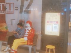 用餐区-麦当劳(长兴路万达店)