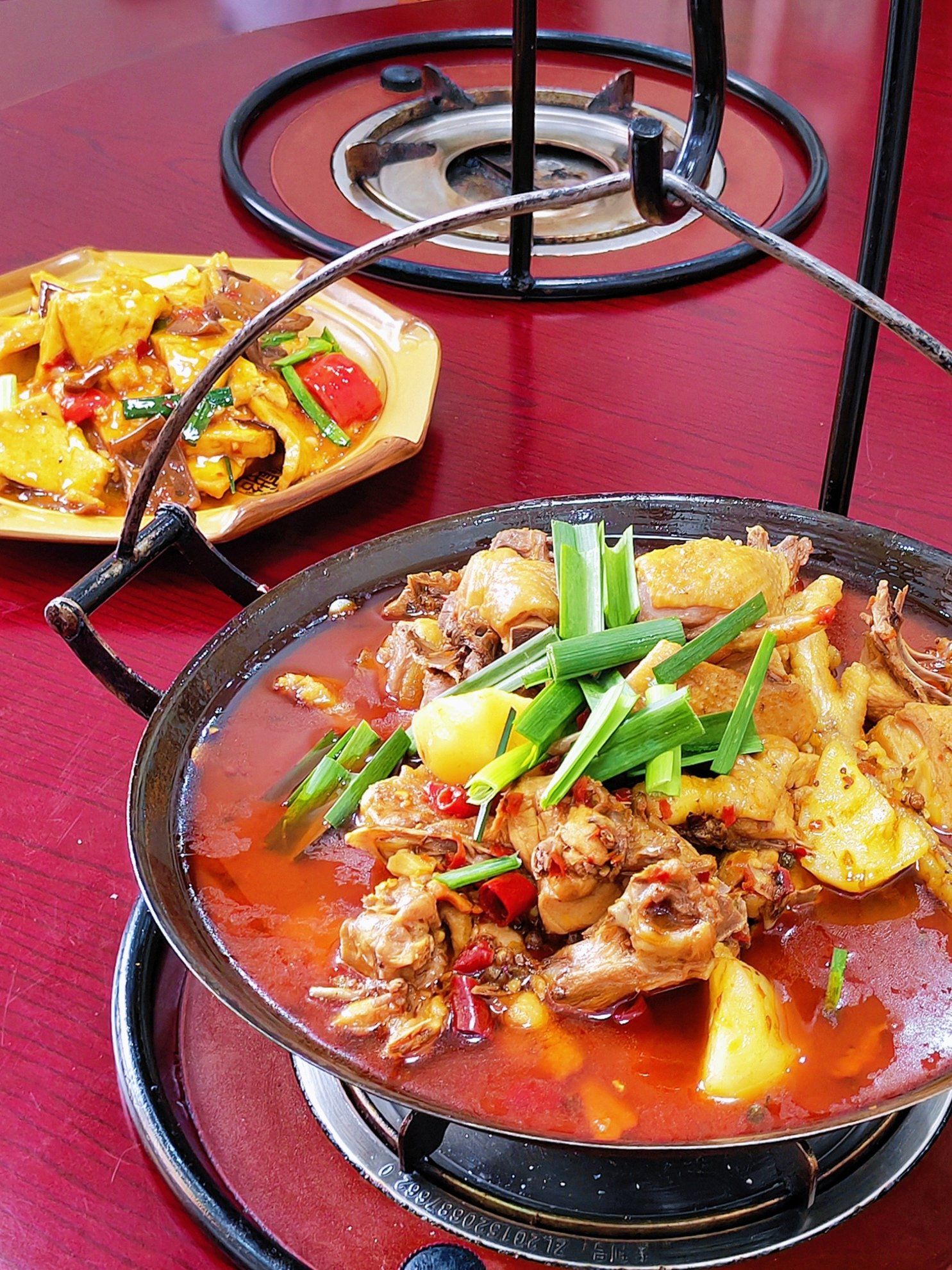 家的排名比较靠前 所以就选了这家

吊锅是湖北当地的特色菜
他