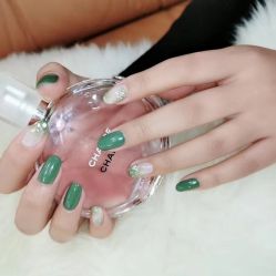 -爱小小美甲美学