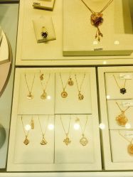 -潮宏基珠宝(天虹石路店)