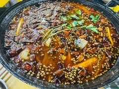 鸿顺美蛙鱼头-鸿顺老铁锅美蛙鱼府(解放碑店)