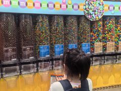 -m豆巧克力世界(上海世茂广场店)