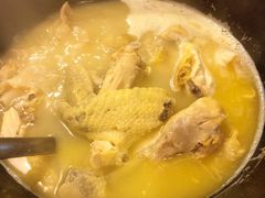 -鲜入围煮花胶鸡海鲜火锅