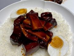 咸蛋茨菰红烧肉-屋里厢上海菜馆