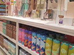 -名创优品(北京新中关购物中心地铁层店)