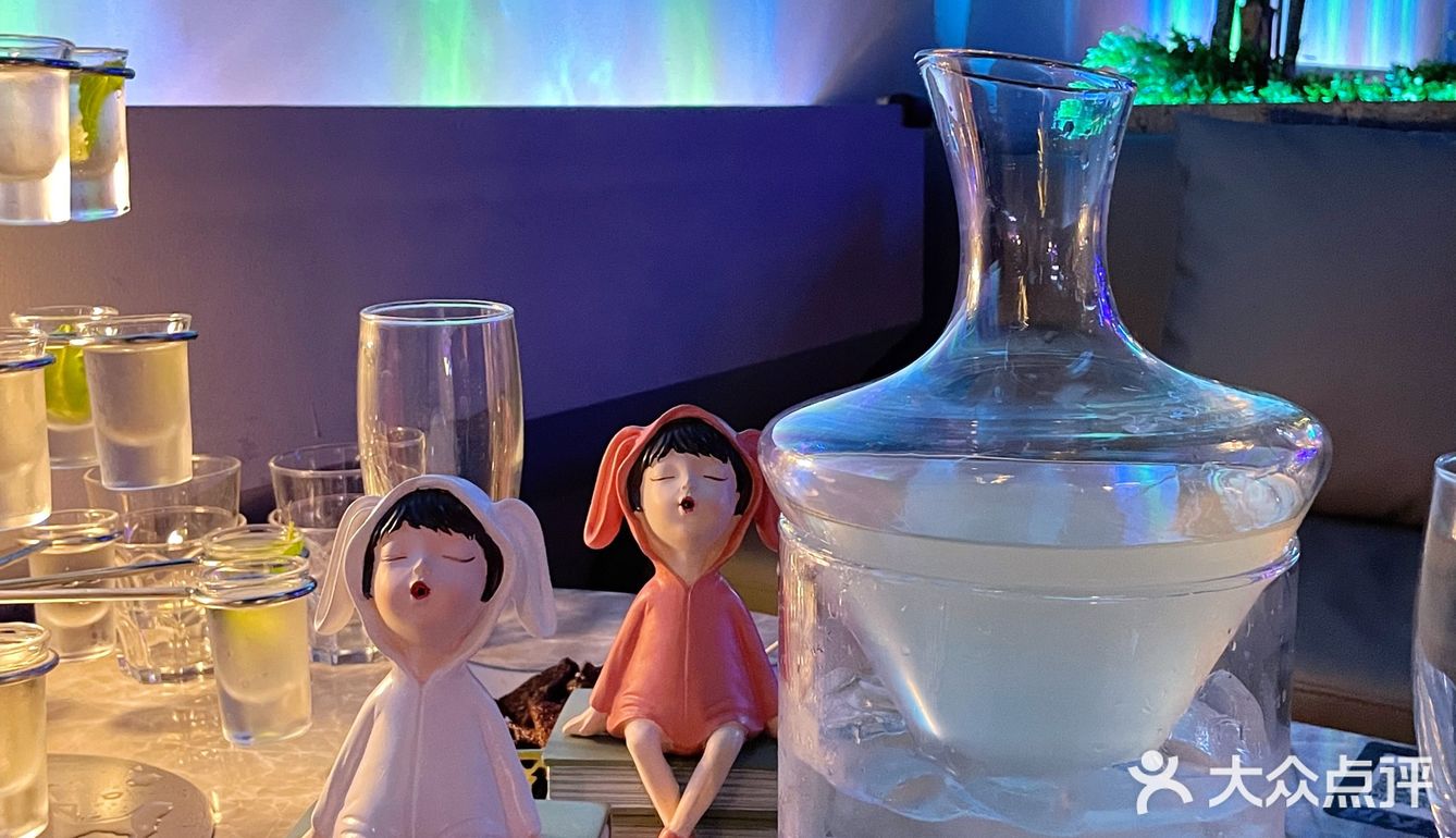 周末微醺解压好去处｜赛博朋克风酒吧