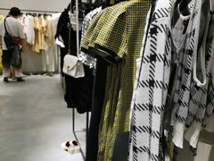 -URBAN REVIVO(七宝领展广场店)