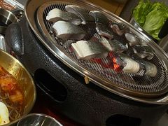 -围炉肉舍•炭烤活鳗•丹东海鲜烤肉(步行街店)