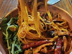 牛肉辣油意面-I HOLIC艾豪丽披萨(KKone店)