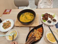 -花馬肆.云南过桥米线(汉神购物广场现场熬汤店)