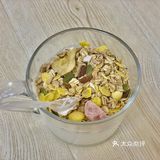 老磨金坊的，性价比高，比较实惠，但可能是烘焙麦片