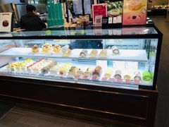 面包甜点陈列柜-卷心卷意·轻甜蛋糕(新光天地店)