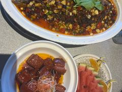 -有红鸡毛店·川菜(建设路店)