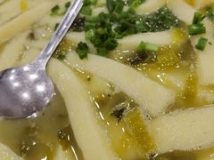 酸菜糍粑汤-石磨豆花家常菜·牦牛排土火锅