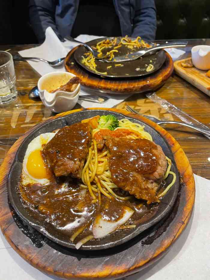 西缘牛排(荟聚购物中心店)-"临时和朋友来了一场说走就走的聚餐,嘻嘻