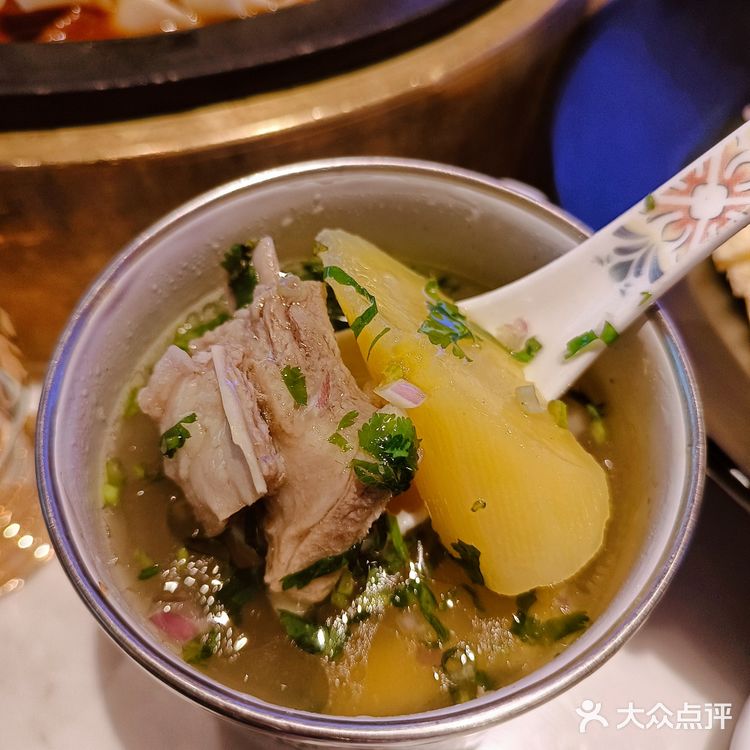 本碳水胃表示一份手工拉面不够吃！大盘鸡鸡肉可以少一点[抱拳]