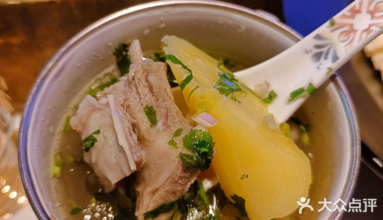 本碳水胃表示一份手工拉面不够吃！大盘鸡鸡肉可以少一点[抱拳]