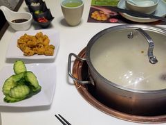 -洪氏嗨捞·猪肚鸡火锅(阳光天地店)