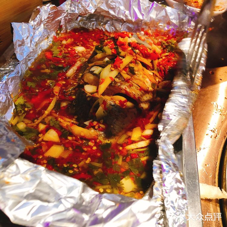 大口吃肉，竹签烧烤，怀抱火炉吹空调，这就是夏天的味道！