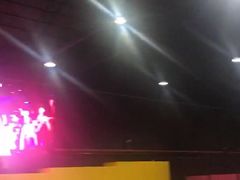 -嘿哟动霸CHUA·新潮玩运动娱乐中心·蹦床滑冰团建乐园