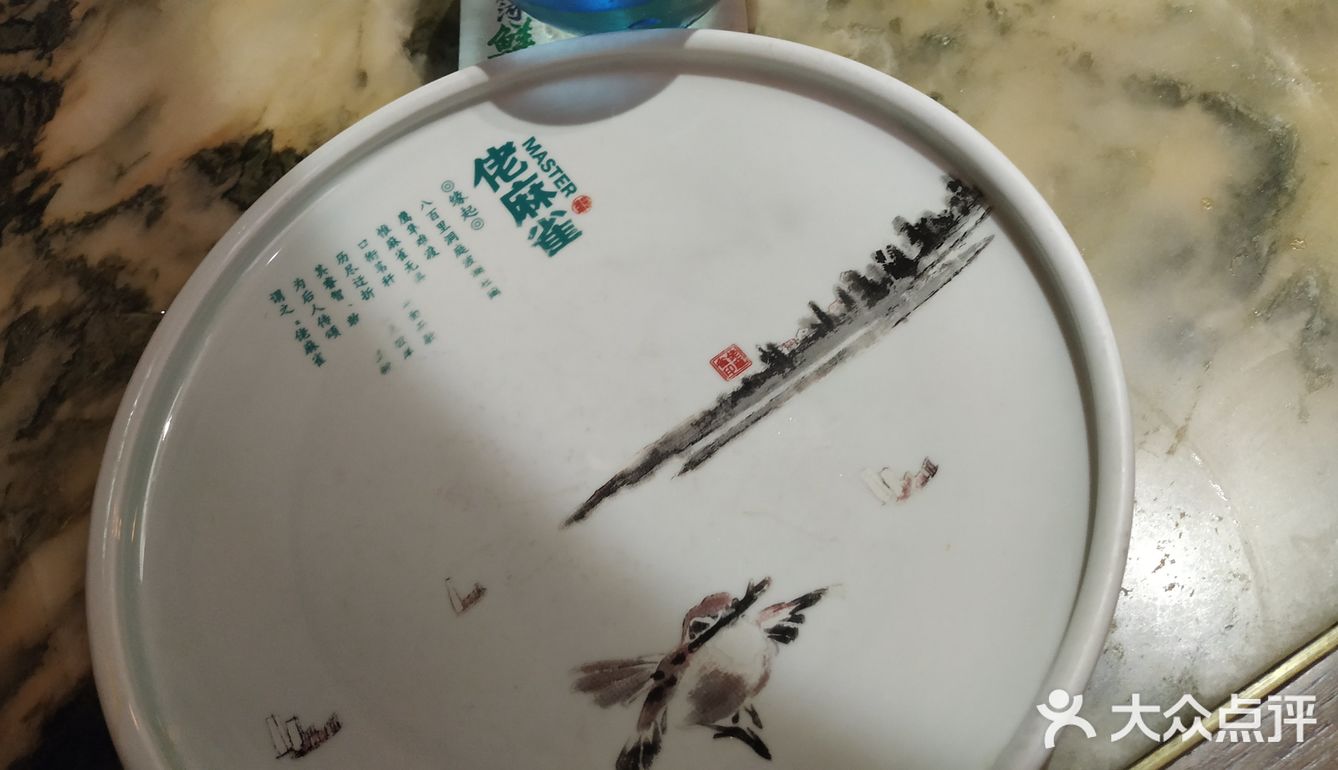 这次趁工作日休息，带家里人来尝尝。菜色和摆盘都很不错