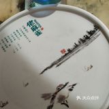 这次趁工作日休息，带家里人来尝尝。菜色和摆盘都很不错