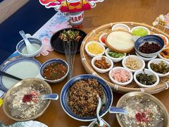 -包整·丝娃娃(一览甲秀楼风景店)