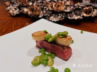 重要的事情说一遍就是这间餐厅的秋季菜单需要提前预定