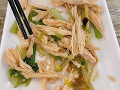 芹菜腐竹-老徐烧烤涮肚(交道口店)