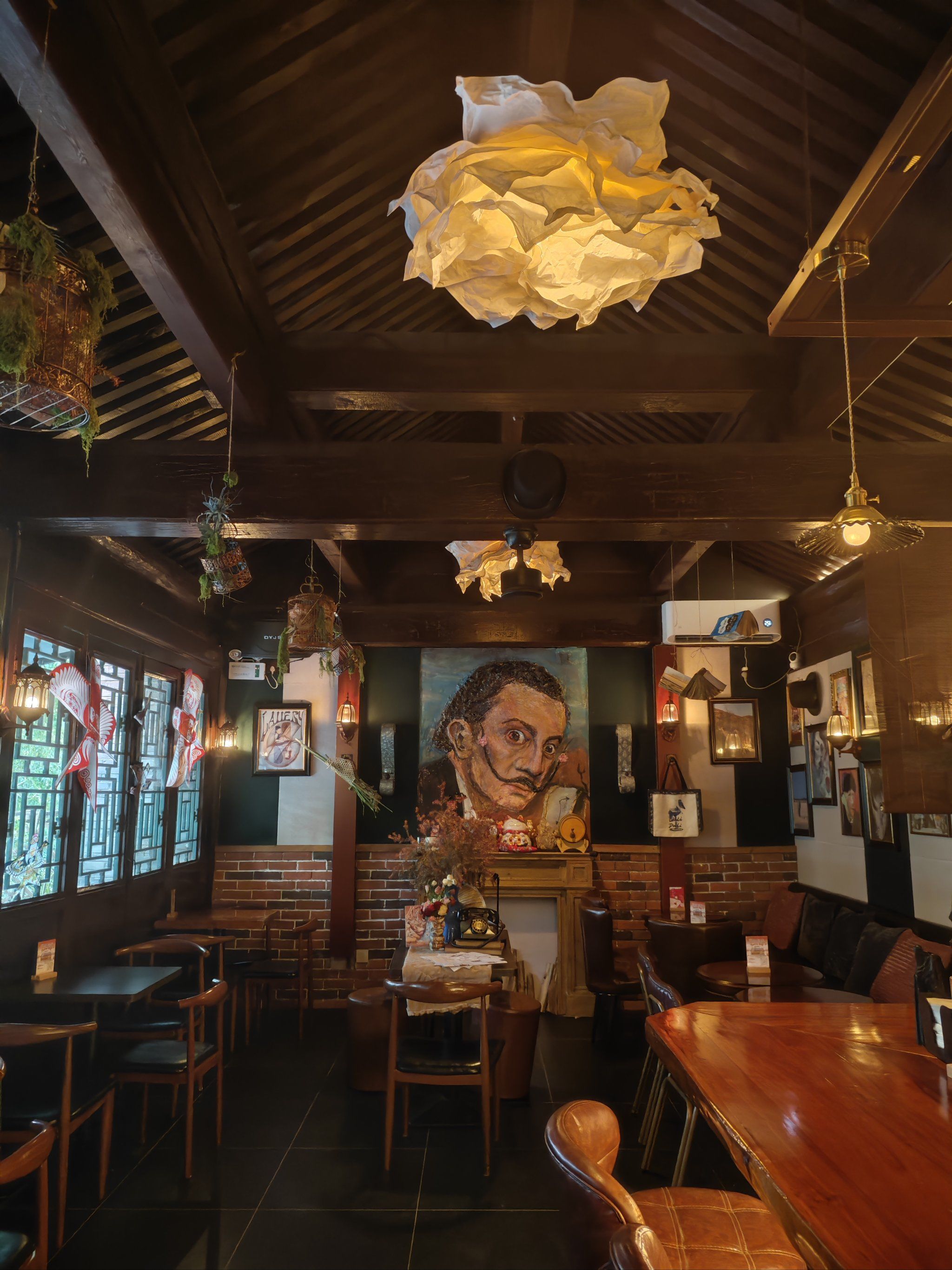 dalidali,这次看这家似乎是新装修的,装潢氛围满分~
酒单特色酒很多